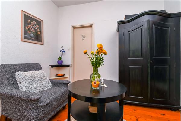 Room S1, for 2 persons