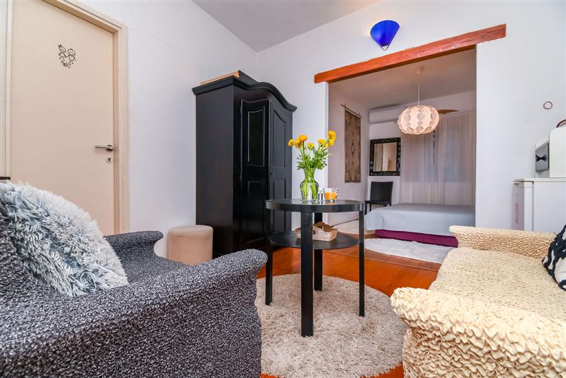 Room S1, for 2 persons