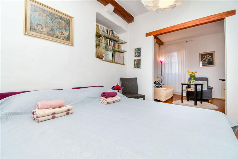 Room S1, for 2 persons