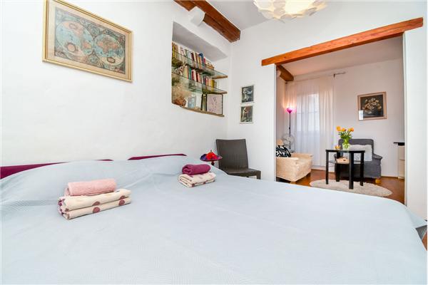 Room S1, for 2 persons