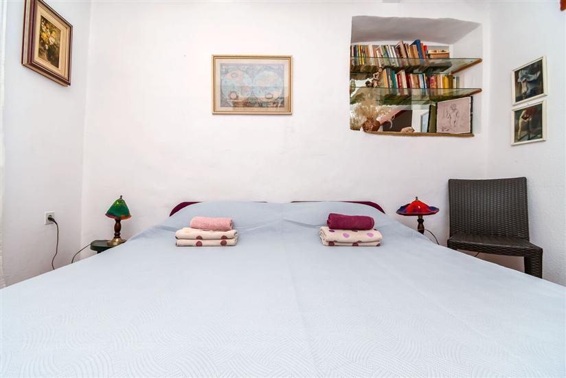 Room S1, for 2 persons