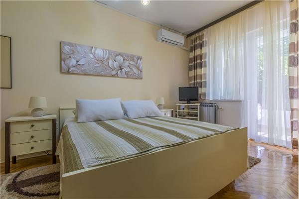 Room S1, for 2 persons