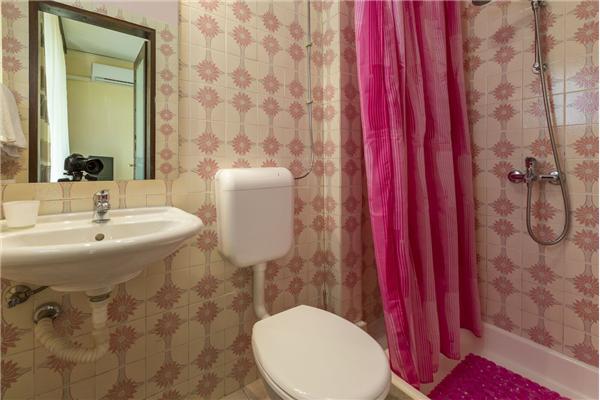 Room S1, for 2 persons