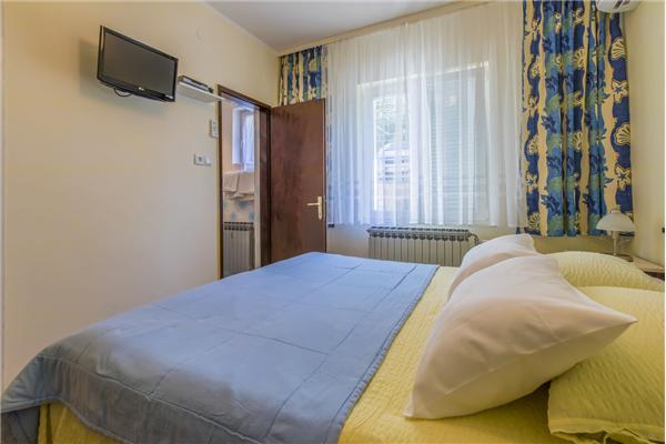 Room S2, for 2 persons