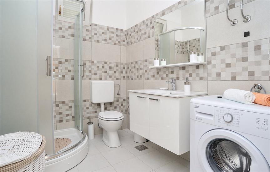 House K1, for 12 persons