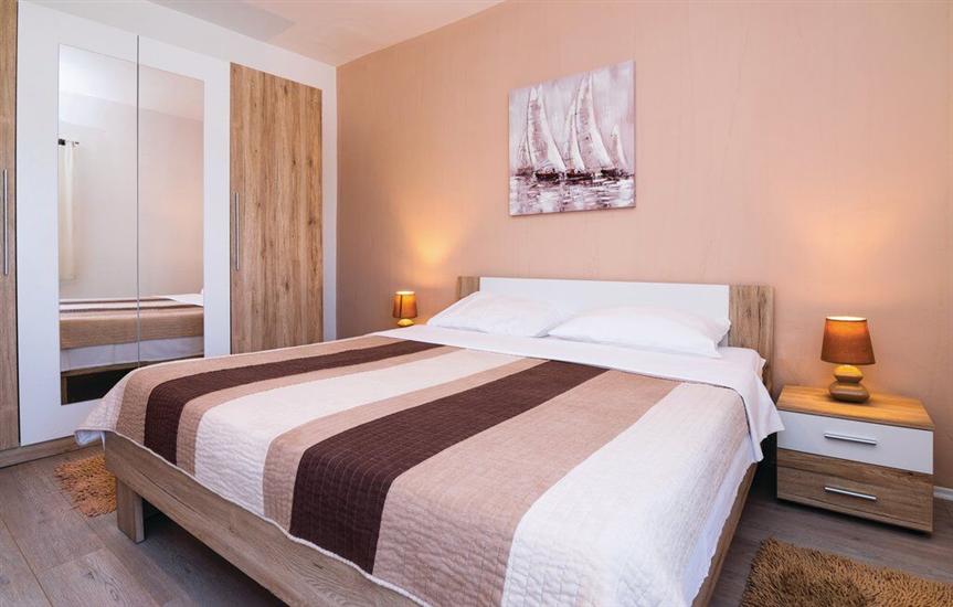 House K1, for 12 persons