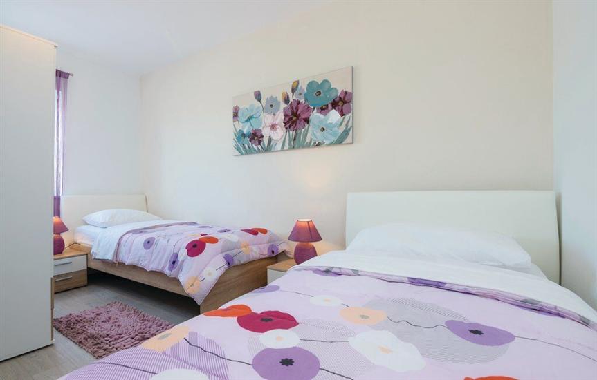 House K1, for 12 persons