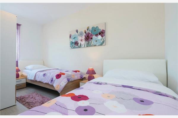 House K1, for 12 persons