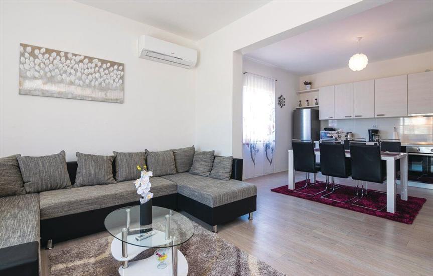 House K1, for 12 persons