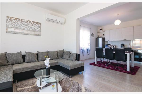 House K1, for 12 persons