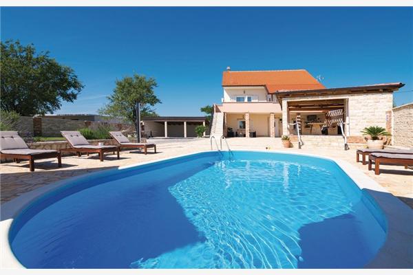 House K1, for 12 persons