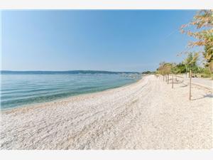 Apartment di Mari Ema Kastel Stafilic, Size 35.00 m2, Airline distance to the sea 30 m, Airline distance to town centre 100 m