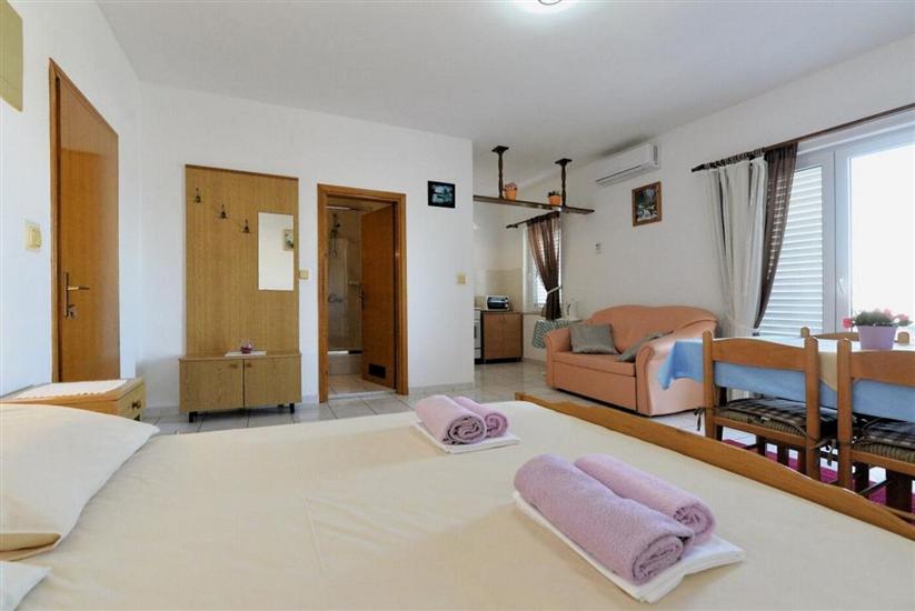 Apartment A8, for 2 persons