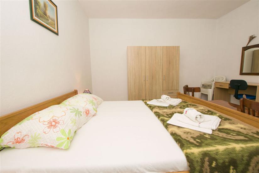 Apartment A1, for 5 persons