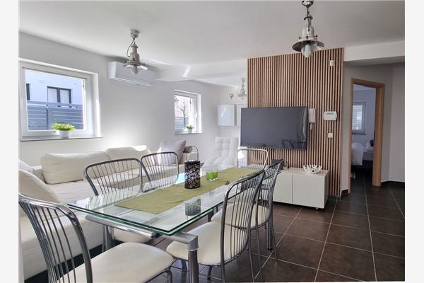 Apartment A4, for 8 persons