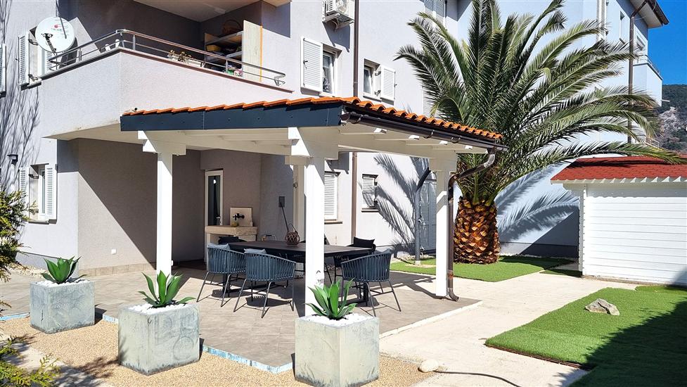 Apartment A4, for 8 persons