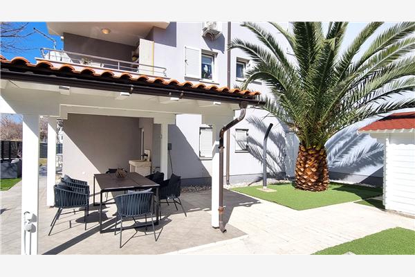 Apartment A4, for 8 persons