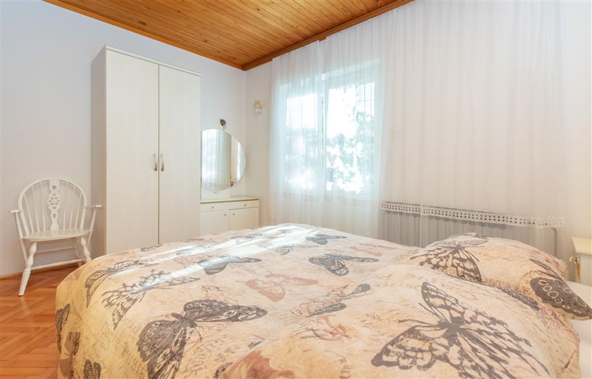 Apartment A2, for 7 persons