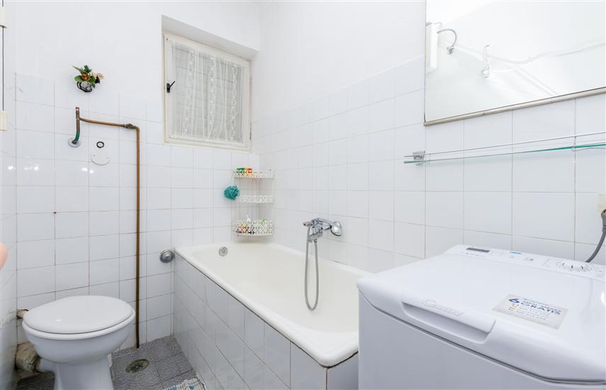 Apartment A2, for 7 persons