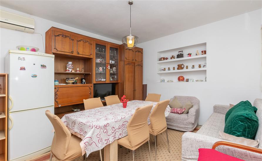 Apartment A2, for 7 persons