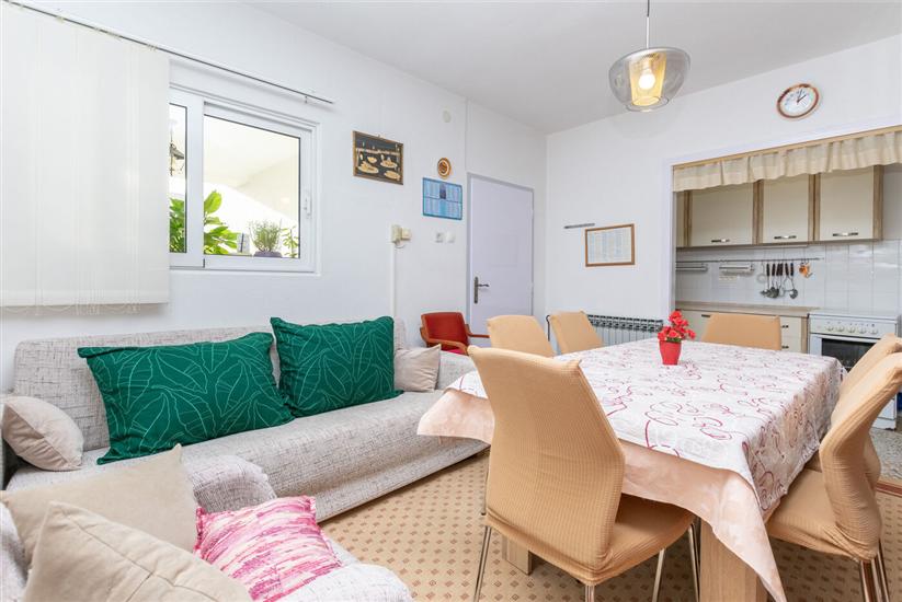 Apartment A2, for 7 persons