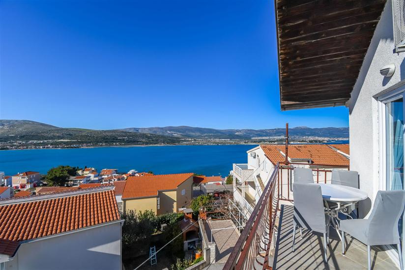 Apartment A1, for 9 persons