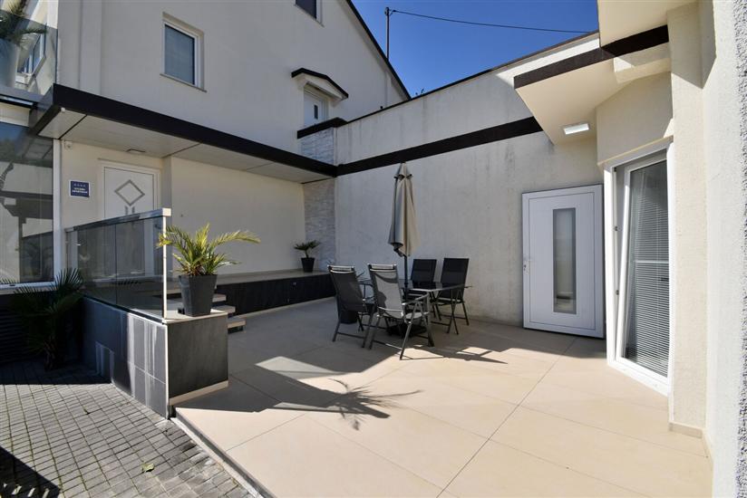 House K1, for 10 persons