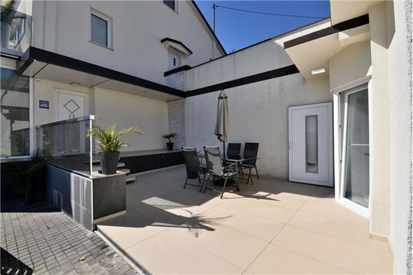 House K1, for 10 persons