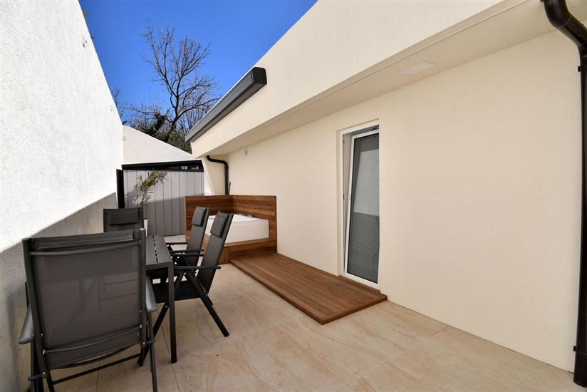 House K1, for 10 persons