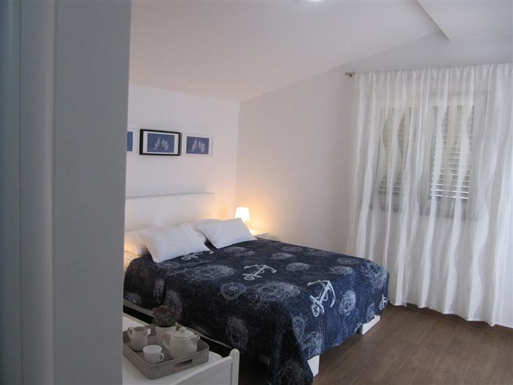 Room S8, for 2 persons