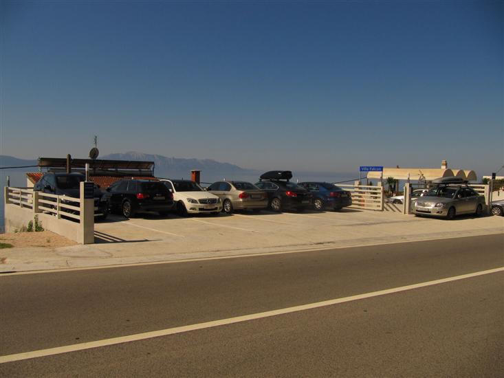 Room S2, for 3 persons