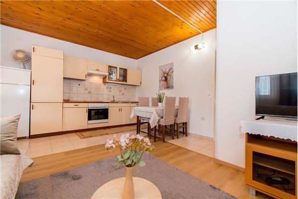 Apartment A1, for 5 persons