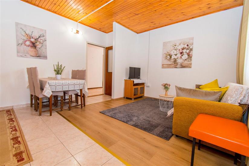 Apartment A1, for 5 persons