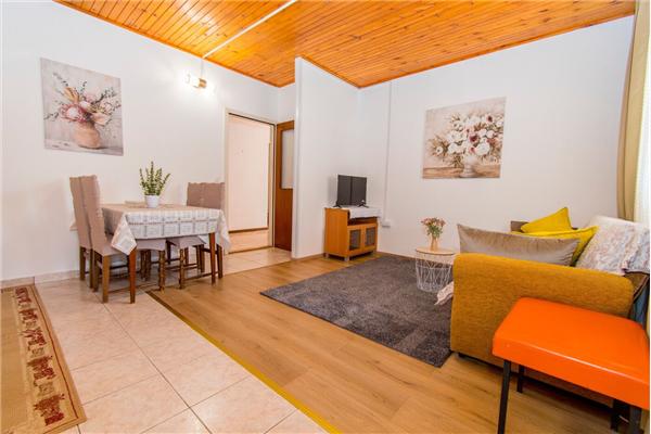 Apartment A1, for 5 persons