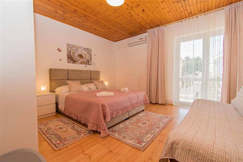Apartment A1, for 5 persons