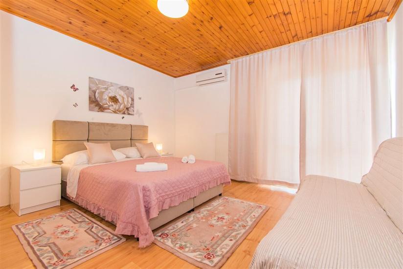 Apartment A1, for 5 persons