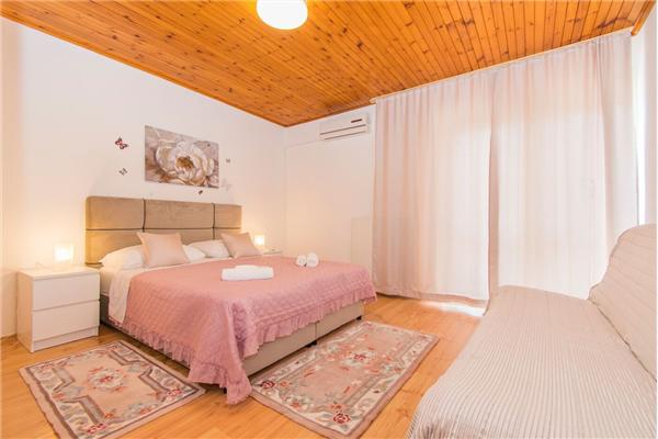 Apartment A1, for 5 persons