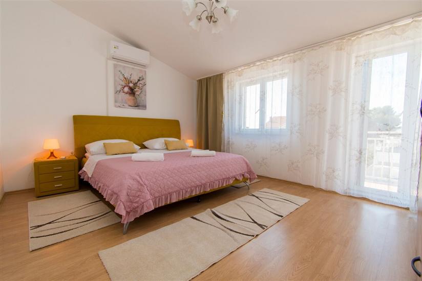 Apartment A2, for 5 persons