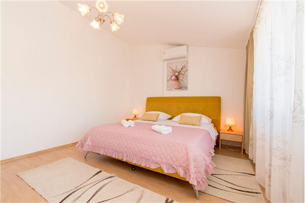 Apartment A2, for 5 persons