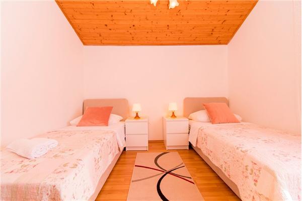 Apartment A2, for 5 persons