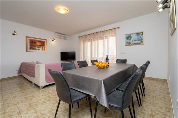 Apartment A2, for 8 persons