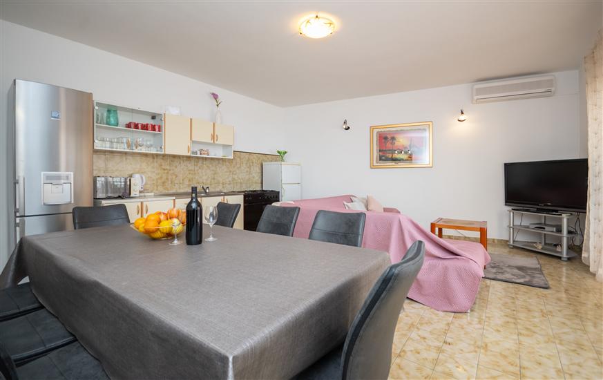 Apartment A2, for 8 persons