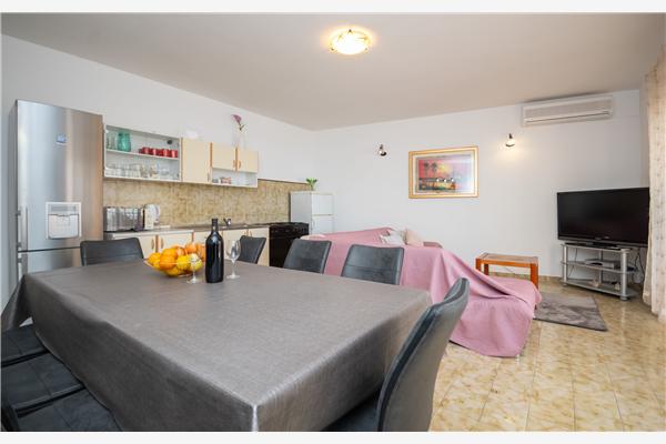 Apartment A2, for 8 persons