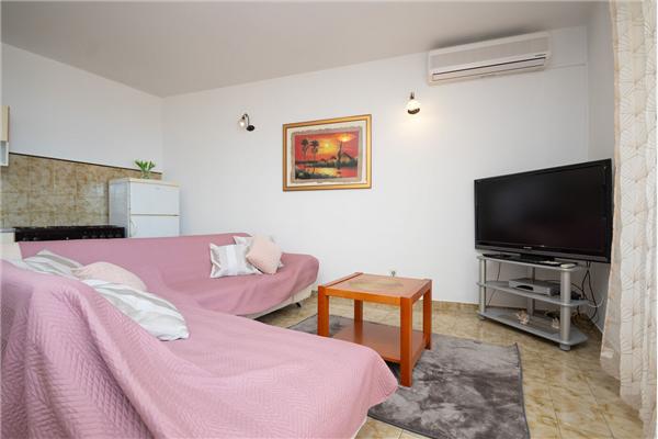 Apartment A2, for 8 persons