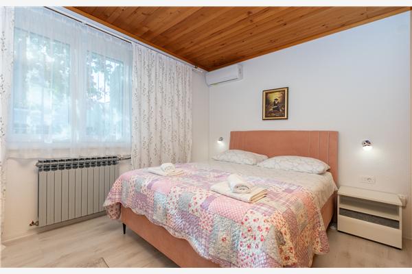 Apartment A1, for 9 persons