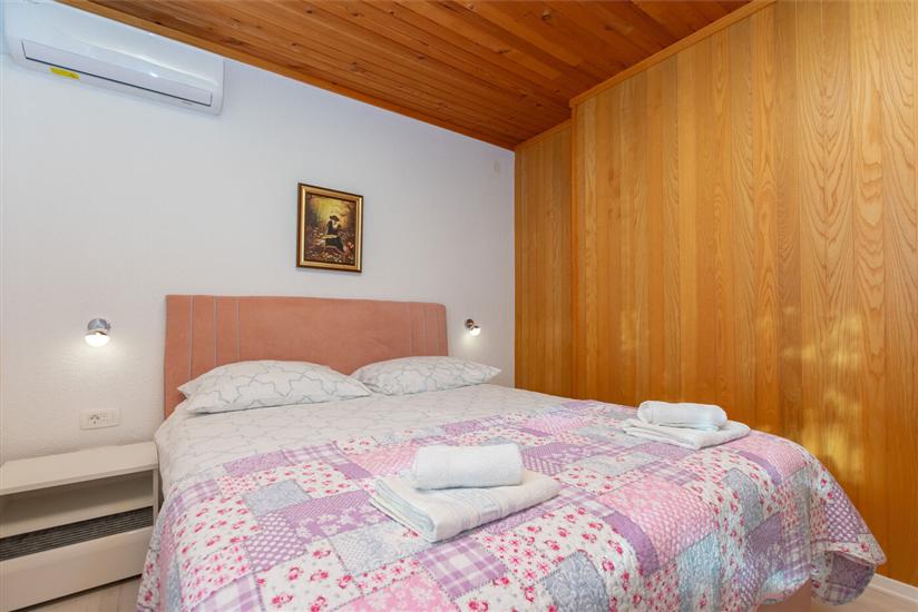 Apartment A1, for 9 persons