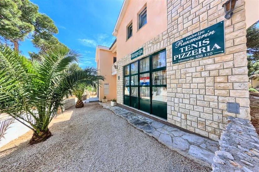 Apartments and Rooms Ruzmarin - Rozi