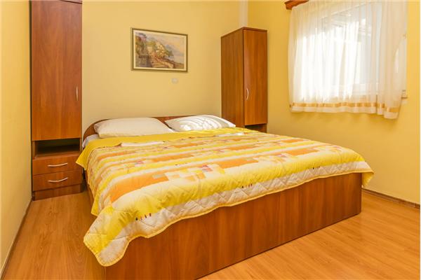 Apartment A1, for 5 persons