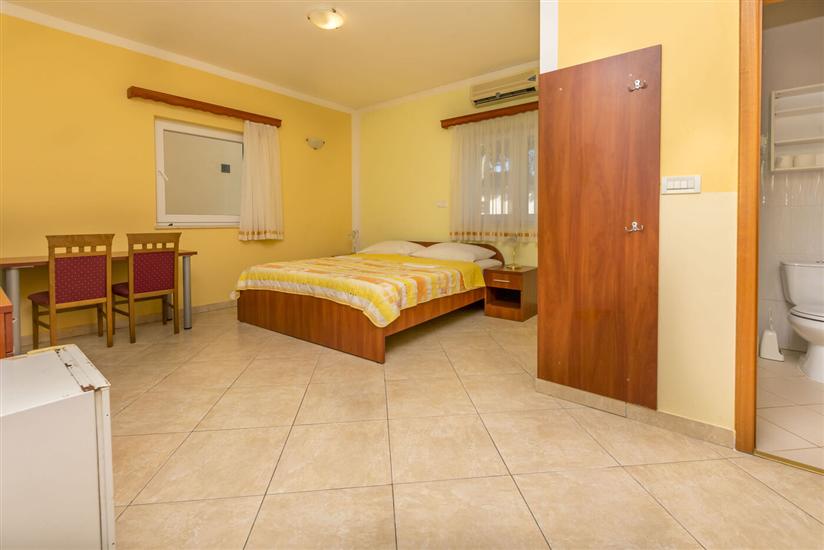 Room S2, for 2 persons