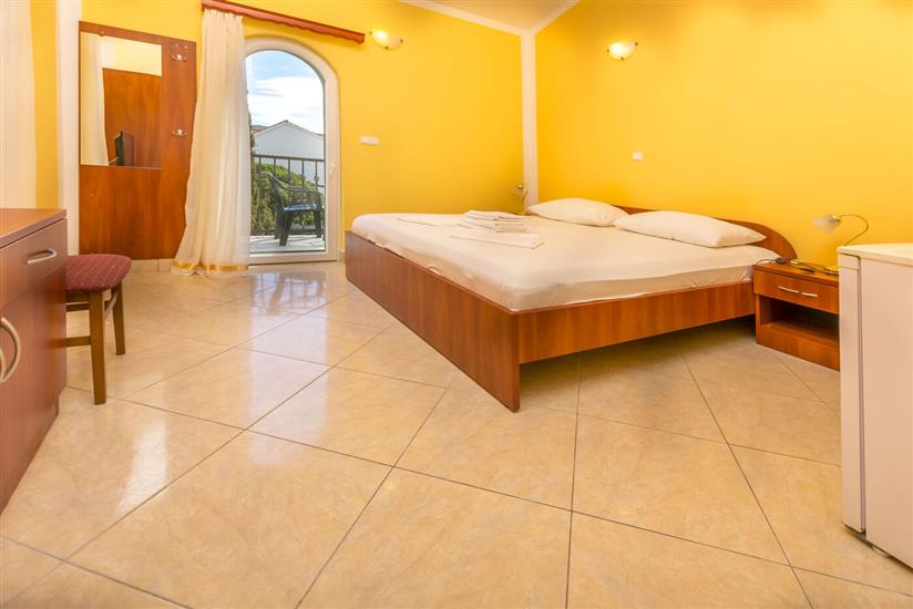 Room S3, for 2 persons